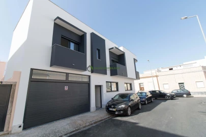 Moradia T3 para Venda em Faro (Sé e São Pedro)