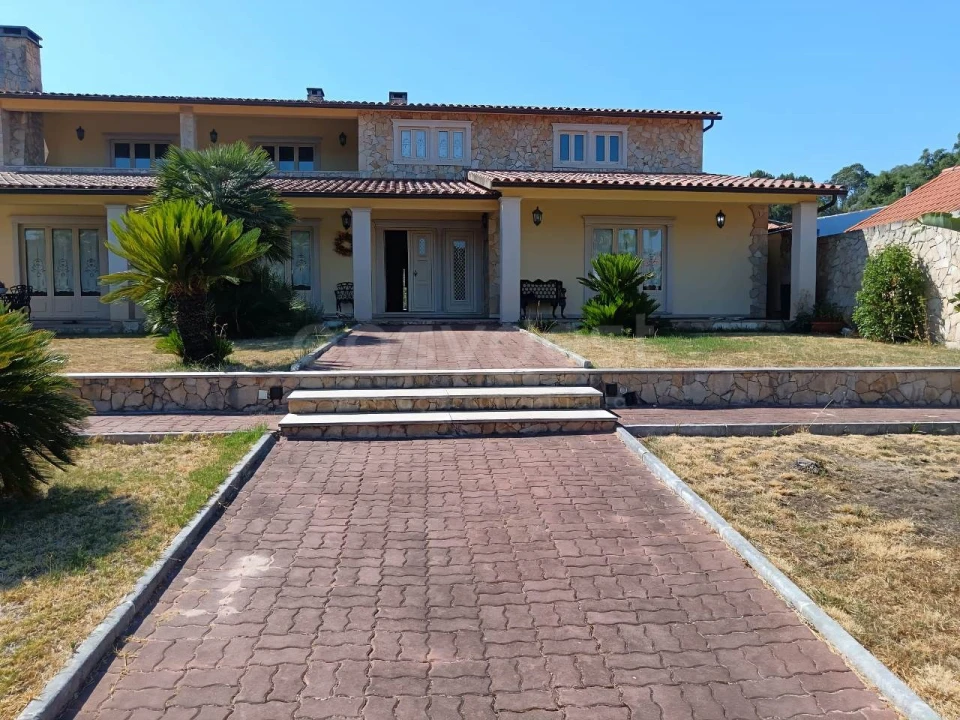 Moradia T4 para Venda em Amiais de Baixo Foto 1