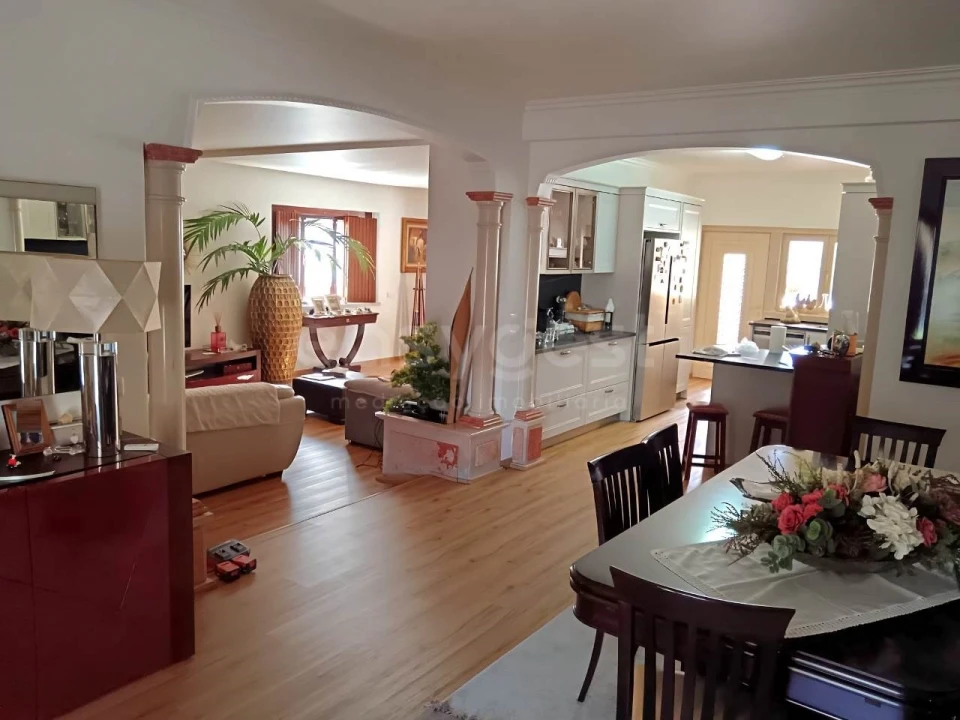 Moradia T4 para Venda em Amiais de Baixo Foto 2