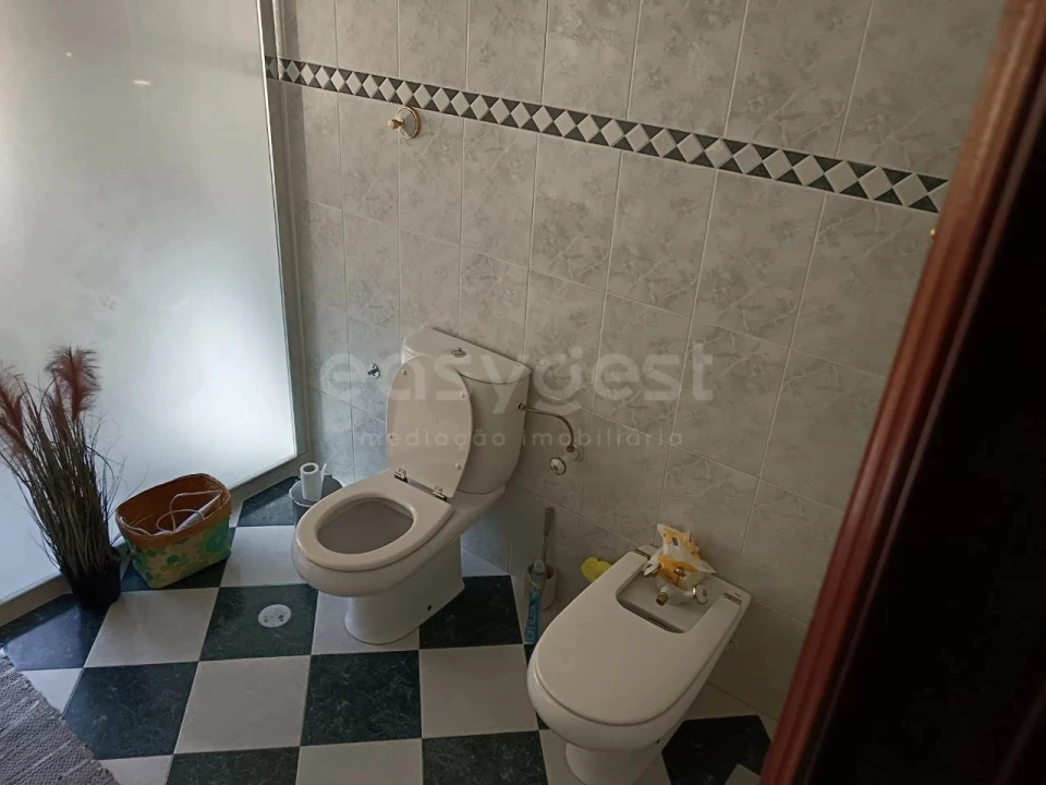 Moradia T4 para Venda em Amiais de Baixo Foto 6