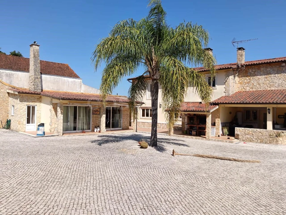 Moradia T4 para Venda em Amiais de Baixo Foto 11