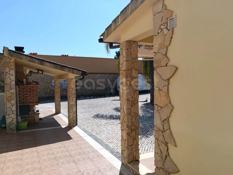 Moradia T4 para Venda em Amiais de Baixo Foto 32