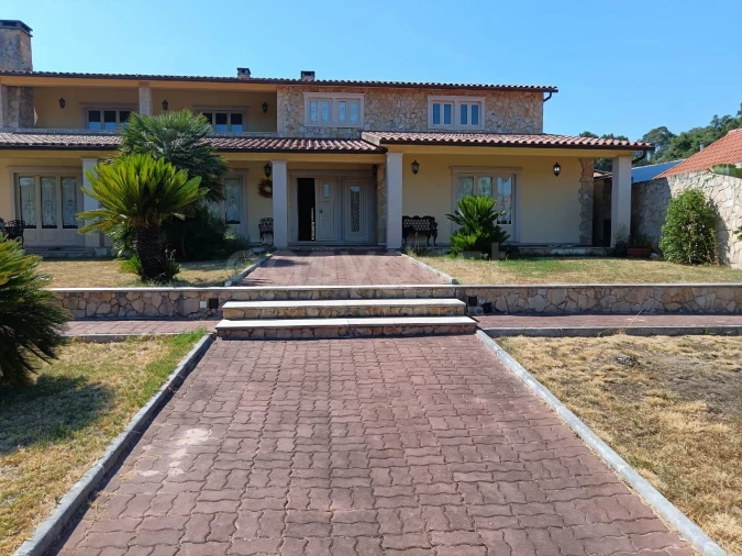 Moradia T4 para Venda em Amiais de Baixo