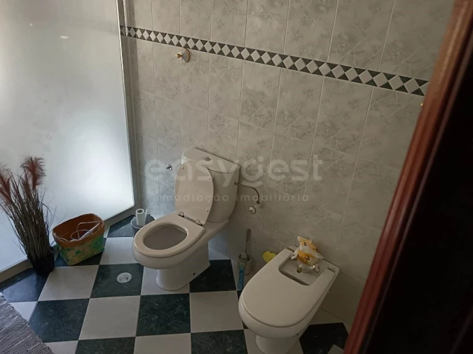 Moradia T4 para Venda em Amiais de Baixo Foto 6