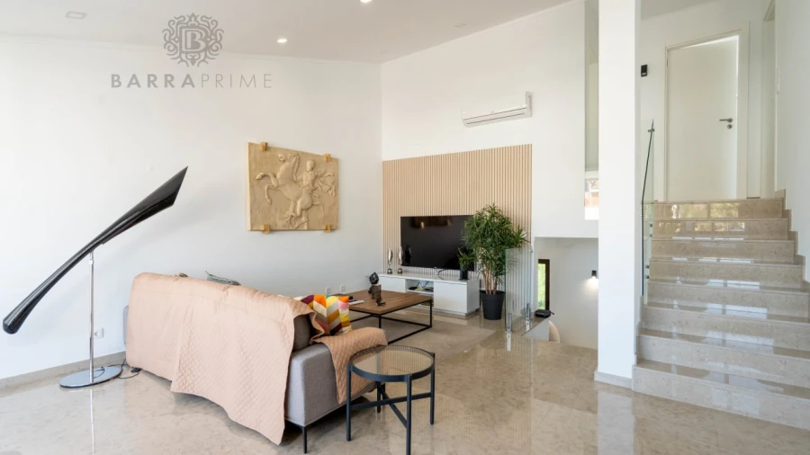 Apartamento T3 para Venda em Quarteira Foto 4