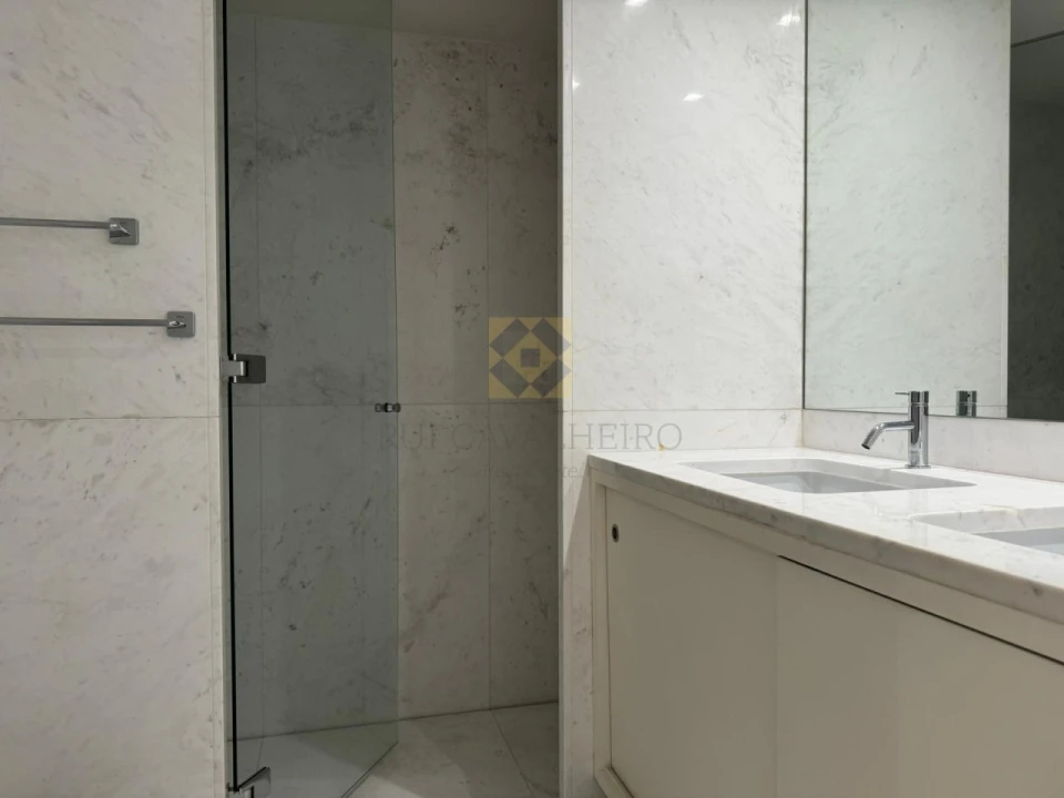 Apartamento T5 para Venda em Matosinhos e Leça da Palmeira Foto 28