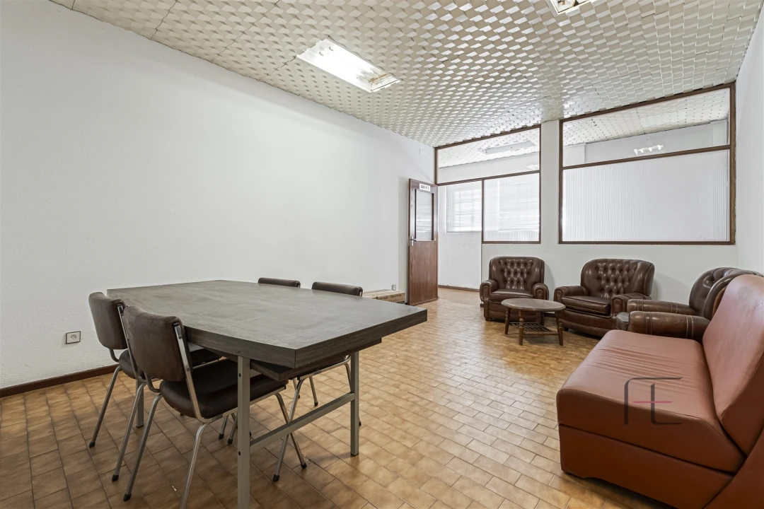 Armazém para Venda em São Paio de Oleiros Foto 27