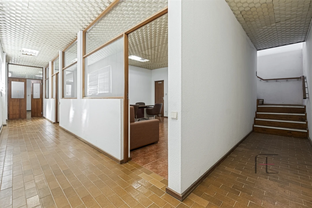 Armazém para Venda em São Paio de Oleiros Foto 14