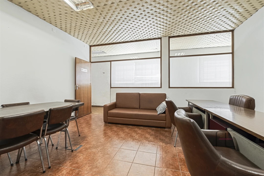 Armazém para Arrendamento em São Paio de Oleiros Foto 11