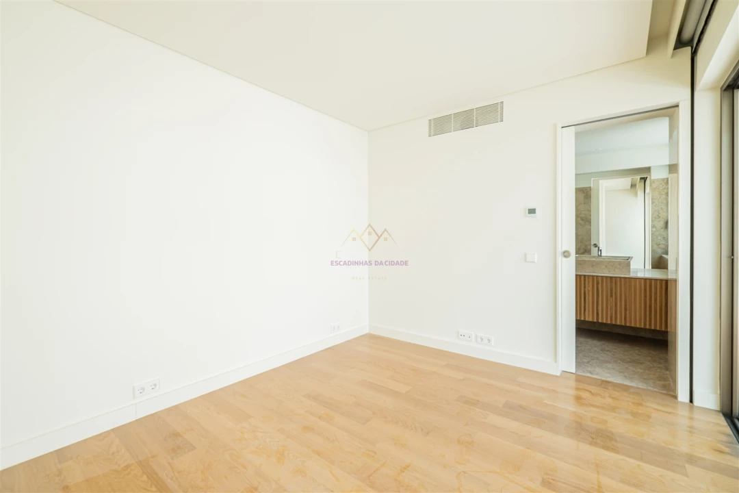 Moradia T5 para Venda em Alcantara Foto 60