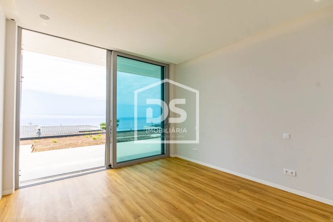 Moradia T3 para Venda em Estreito da Calheta Foto 22