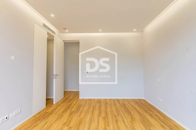 Moradia T3 para Venda em Estreito da Calheta Foto 18