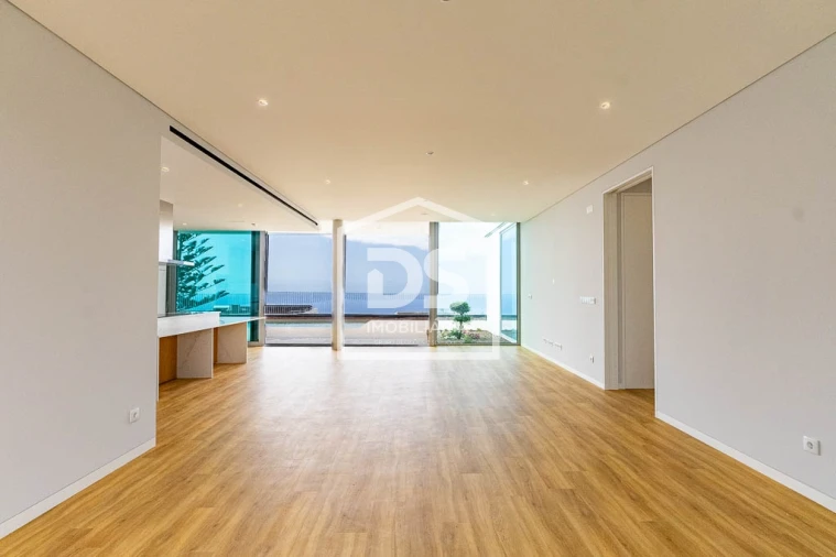 Moradia T3 para Venda em Estreito da Calheta Foto 6