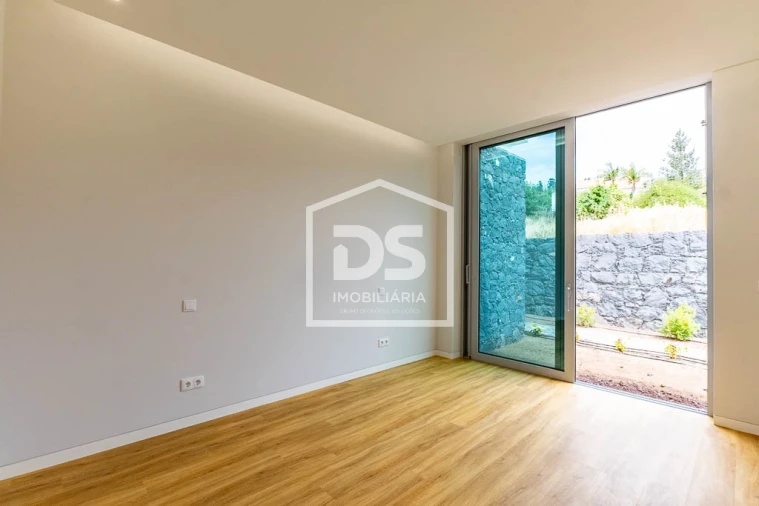 Moradia T3 para Venda em Estreito da Calheta Foto 17