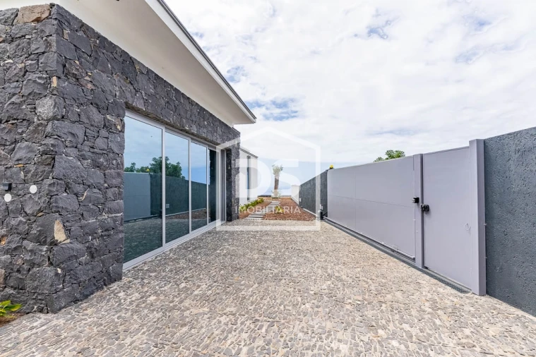 Moradia T3 para Venda em Estreito da Calheta Foto 38