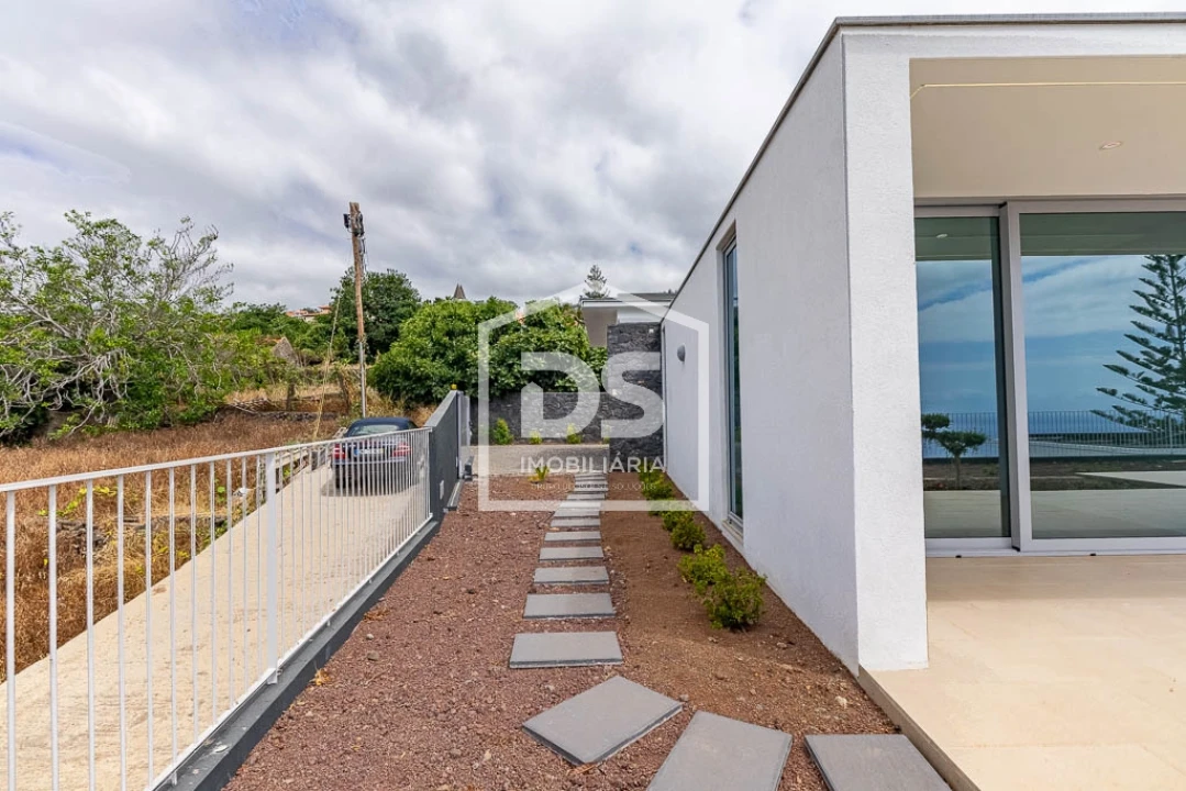 Moradia T3 para Venda em Estreito da Calheta Foto 35