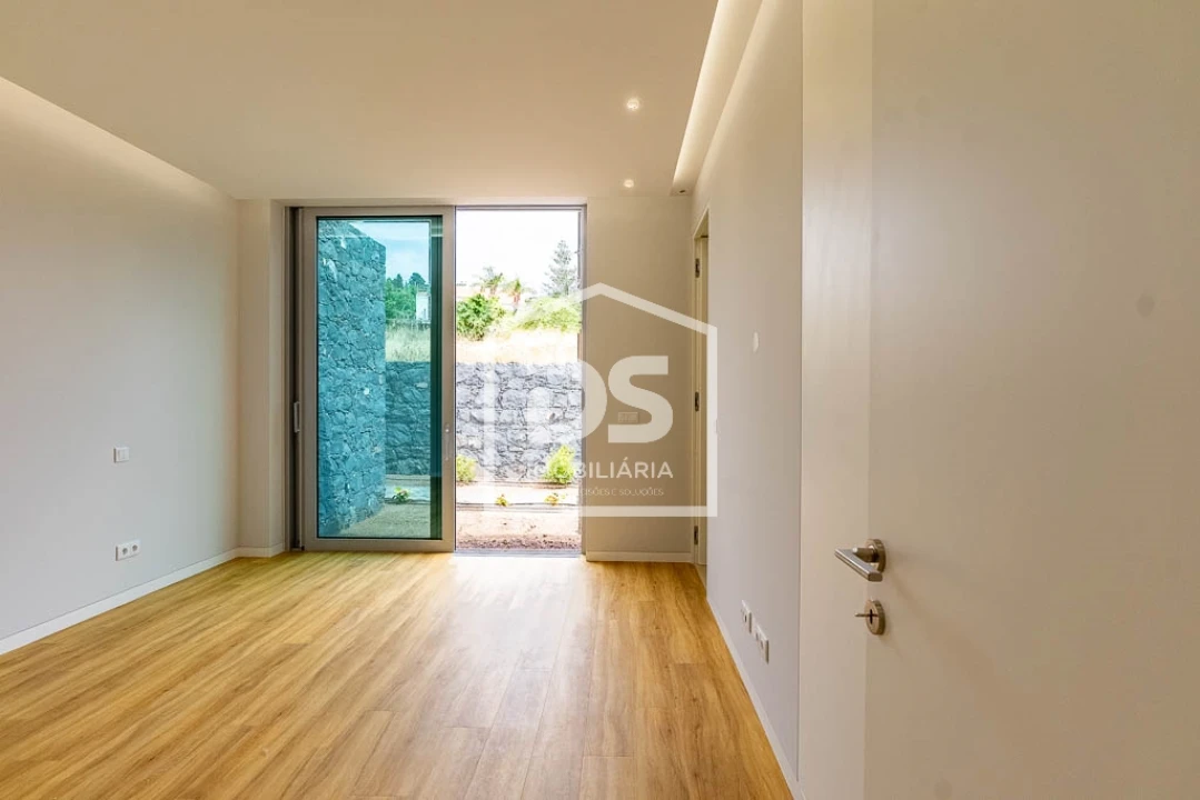 Moradia T3 para Venda em Estreito da Calheta Foto 16