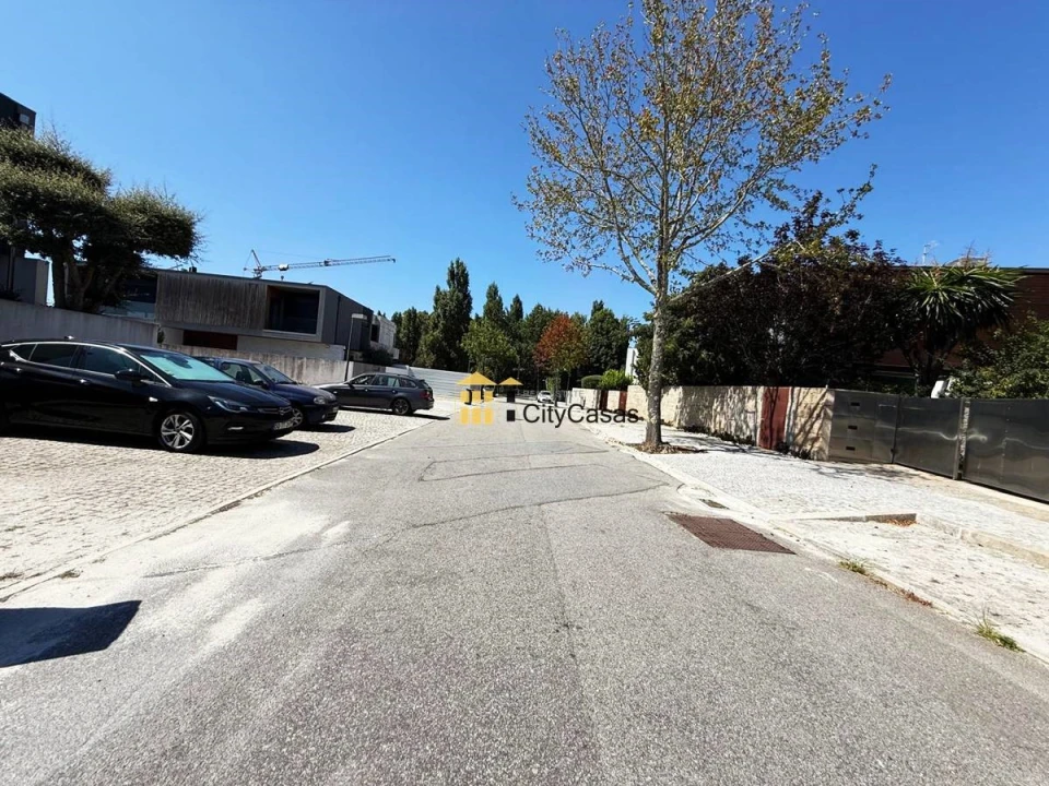 Terreno para Venda em Cidade da Maia Foto 8