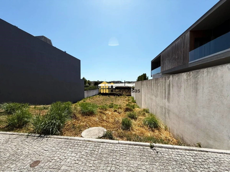 Terreno para Venda em Cidade da Maia Foto 12