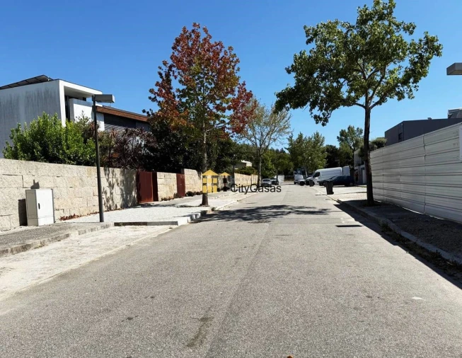 Terreno para Venda em Cidade da Maia Foto 4