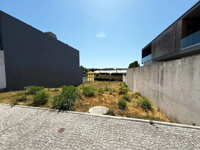 Terreno para Venda em Cidade da Maia Foto 10