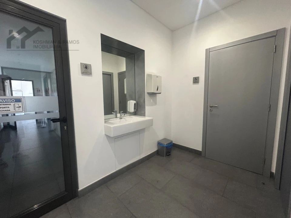 Armazém para Venda em A dos Cunhados e Maceira Foto 34