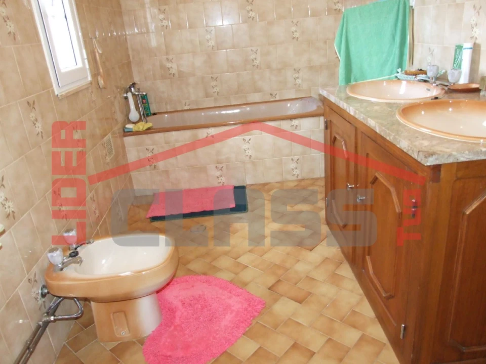 Moradia T4 para Venda em Bouça Foto 11