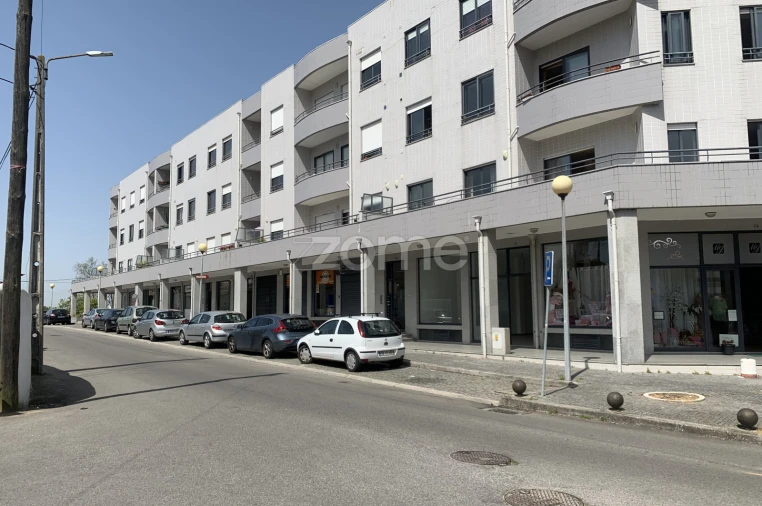 Escritório para Arrendamento em Paços de Brandão Foto 1