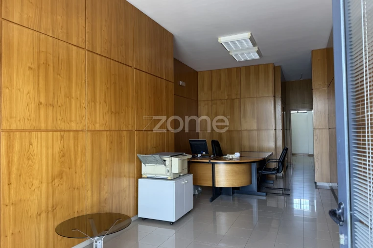 Escritório para Arrendamento em Paços de Brandão Foto 4