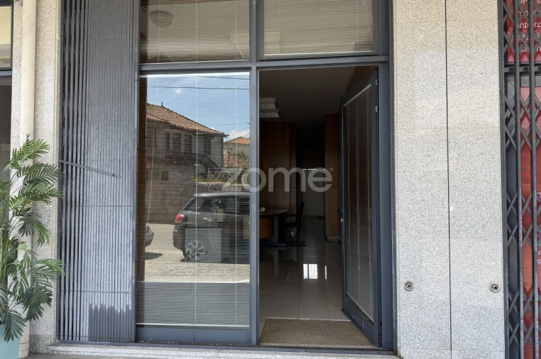 Escritório para Arrendamento em Paços de Brandão Foto 2