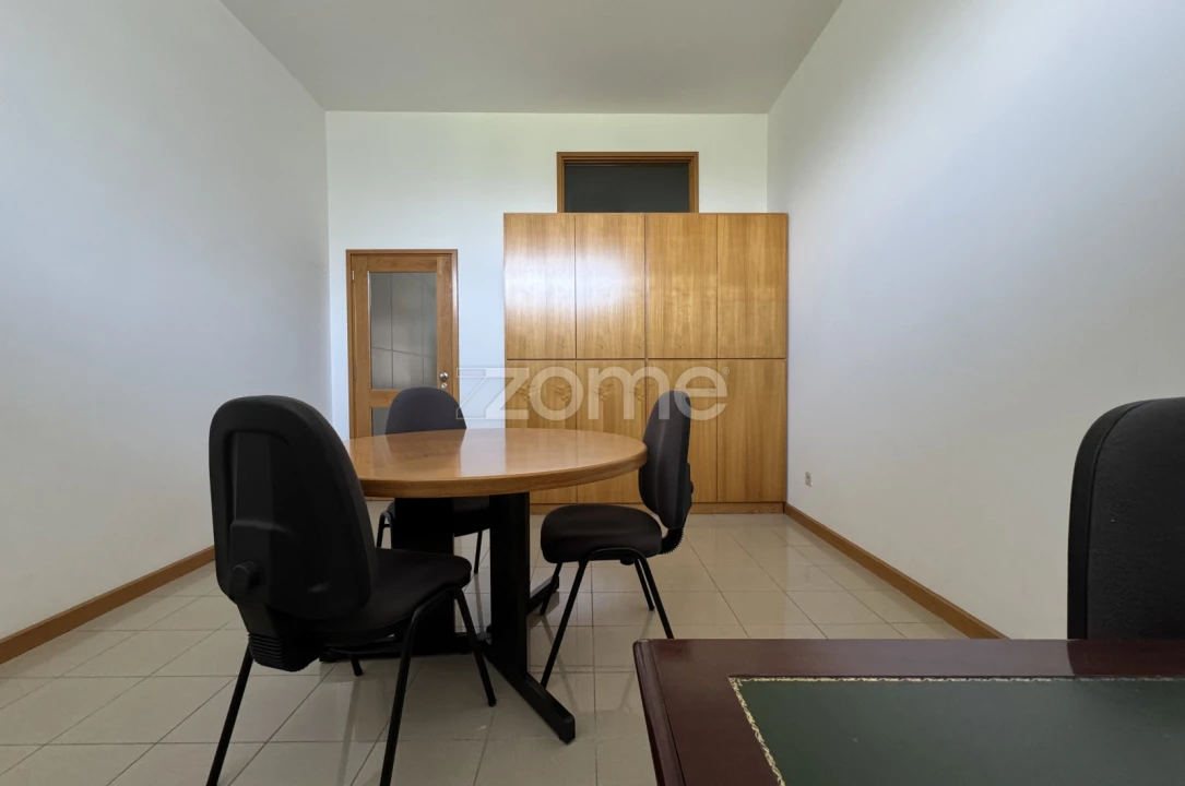 Escritório para Arrendamento em Paços de Brandão Foto 11