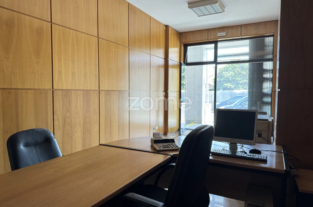 Escritório para Arrendamento em Paços de Brandão Foto 14