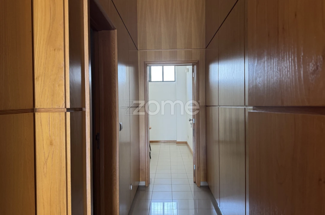 Escritório para Arrendamento em Paços de Brandão Foto 6