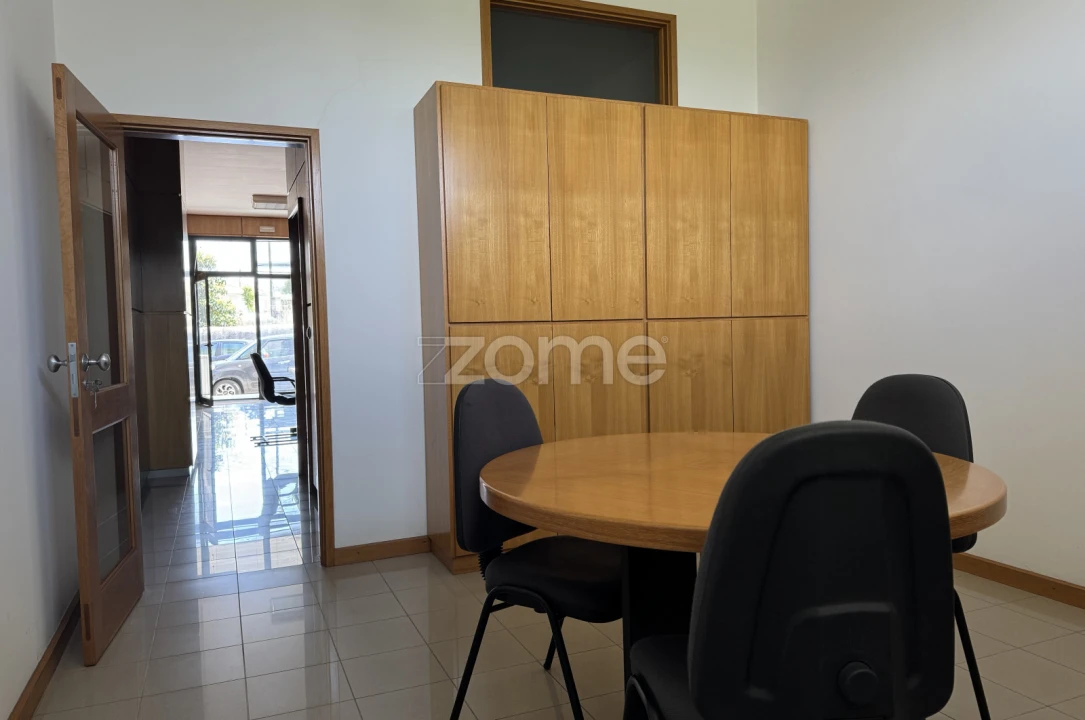 Escritório para Arrendamento em Paços de Brandão Foto 12