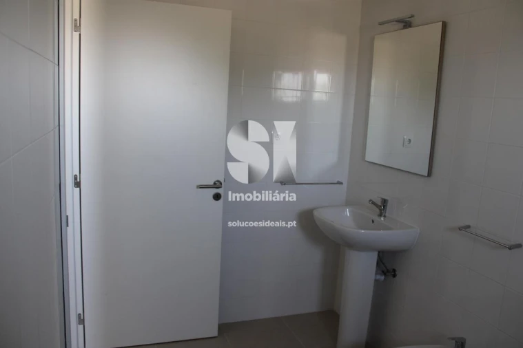 Apartamento T3 para Arrendamento em Aradas Foto 7