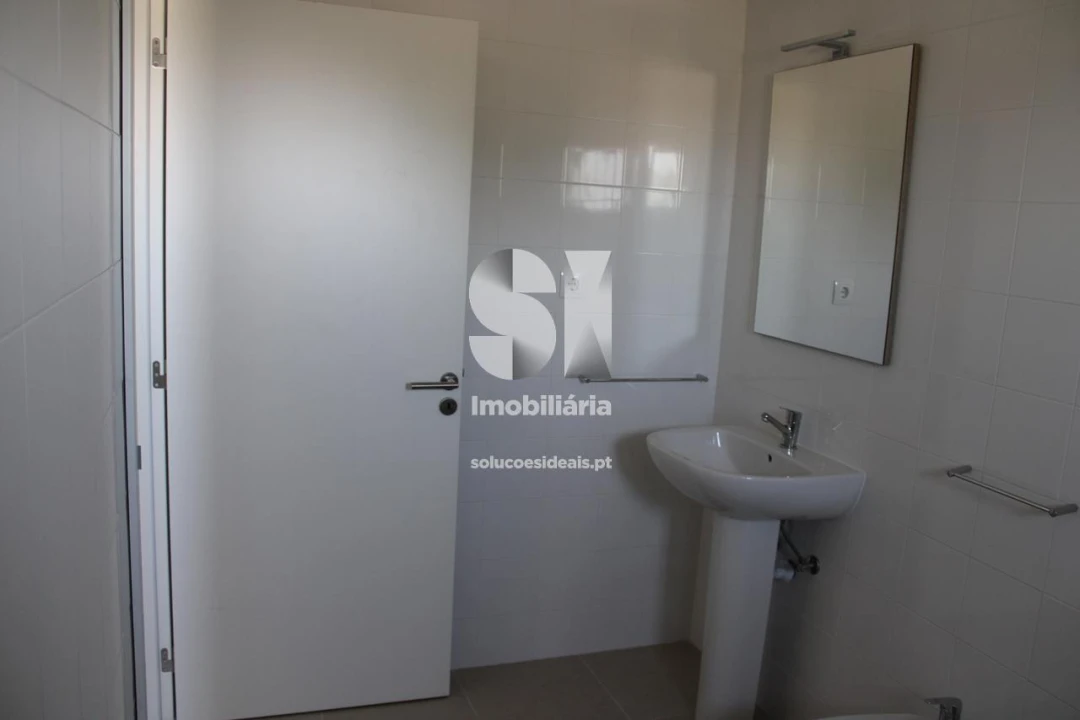 Apartamento T3 para Arrendamento em Aradas Foto 7