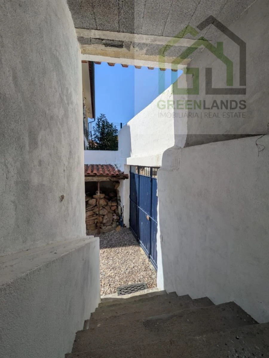 Moradia T5 para Venda em Ázere e Covelo Foto 9