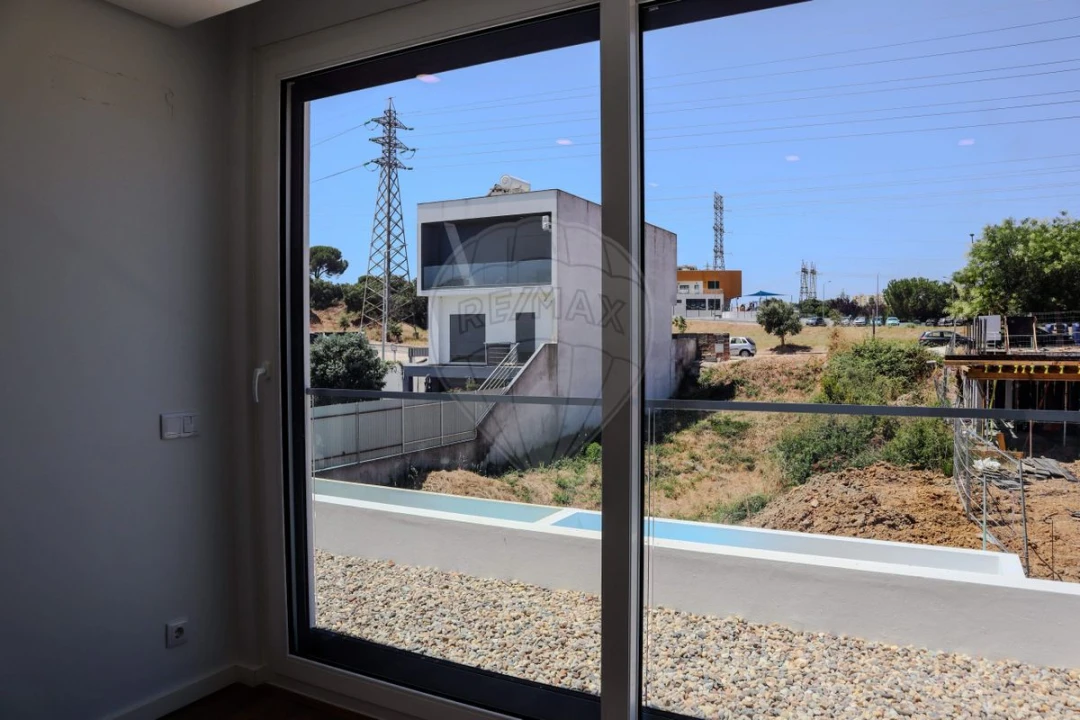 Moradia T3 para Venda em União das Freguesias de Setúbal Foto 11