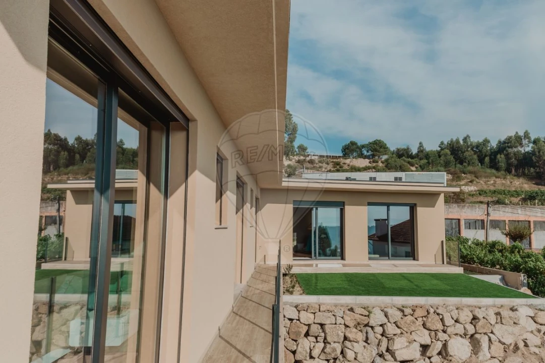 Moradia T3 para Venda em Figueiras e Covas Foto 1