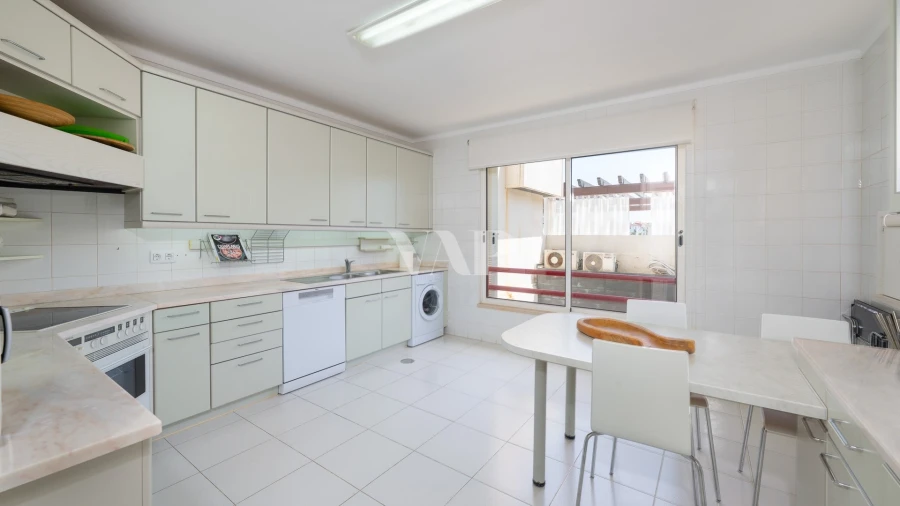 Apartamento T4 para Venda em Quarteira Foto 17