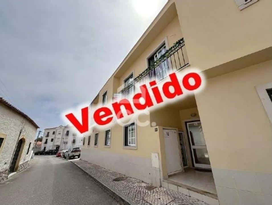 Apartamento T2 para Venda em Foz do Arelho Foto 1