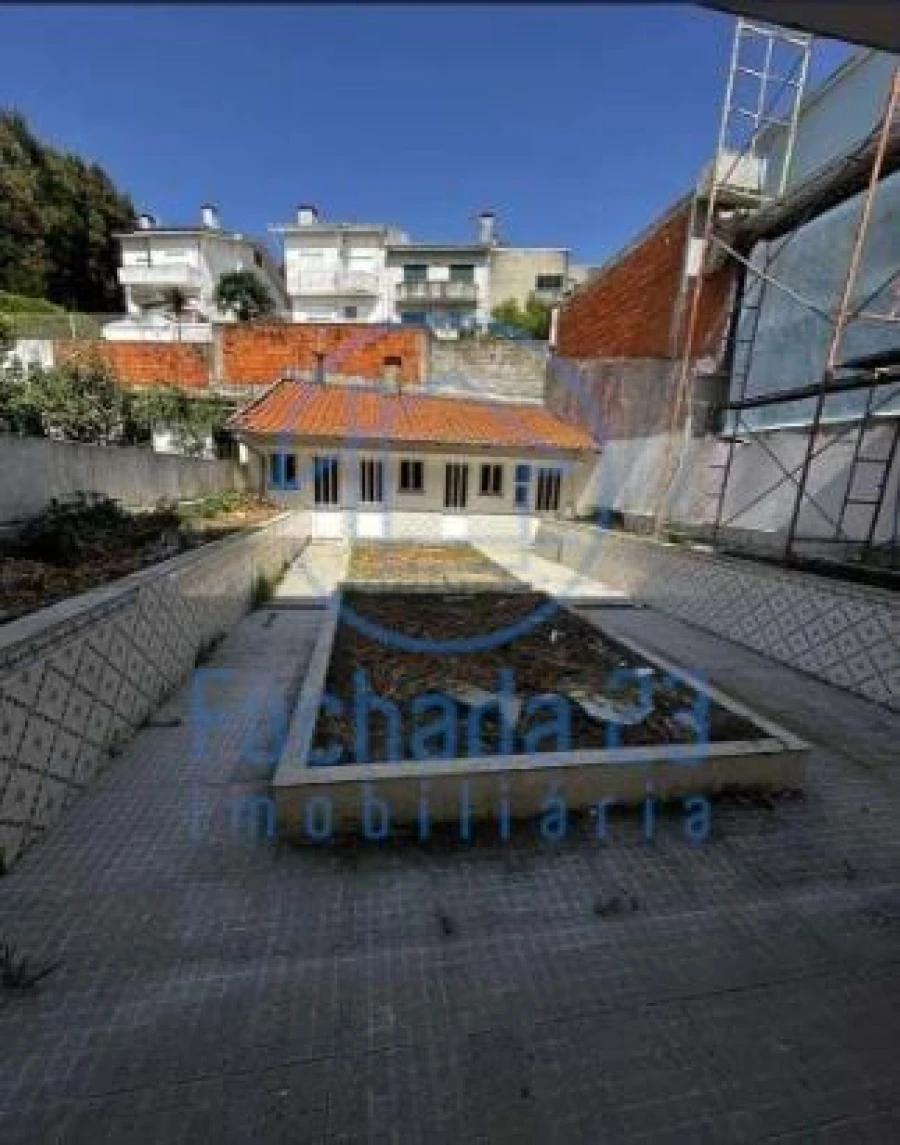 Moradia T4 para Venda em Grijo Foto 2