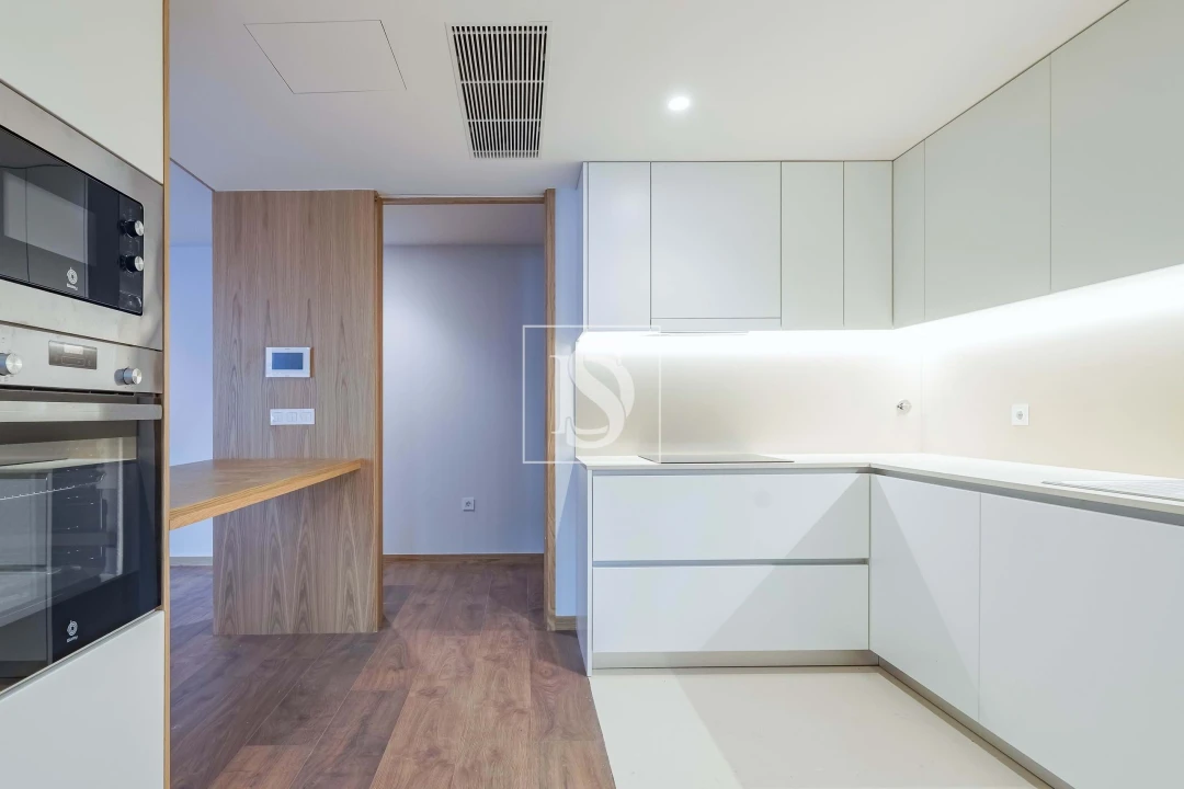 Apartamento T2 para Arrendamento em Cedofeita, Santo Ildefonso, Sé, Miragaia, São Nicolau e Vitória Foto 5