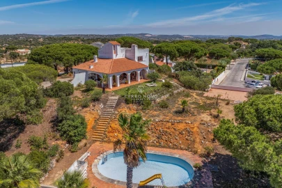Moradia T5 para Venda em Albufeira e Olhos de Água