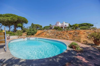 Moradia T5 para Venda em Albufeira e Olhos de Água