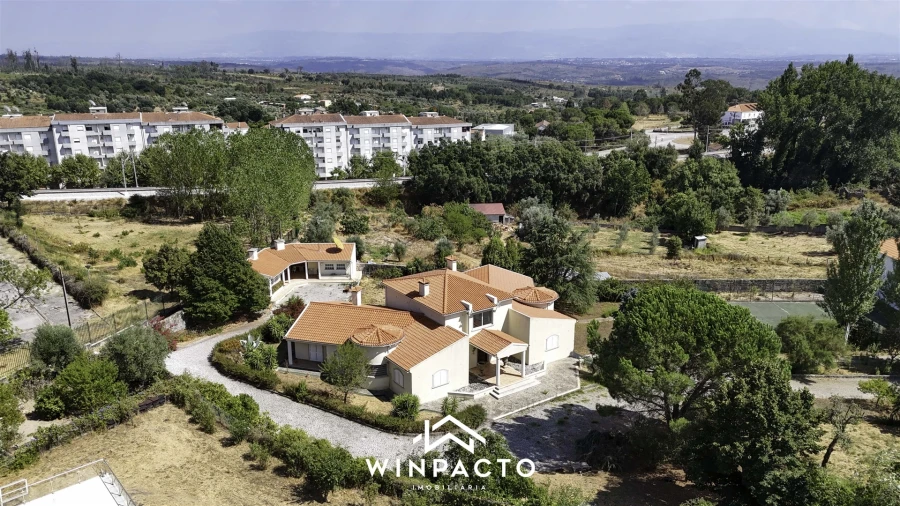 Moradia T4 para Venda em Nelas Foto 3