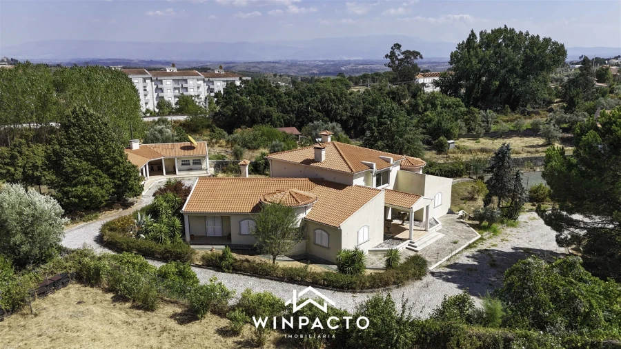 Moradia T4 para Venda em Nelas Foto 5