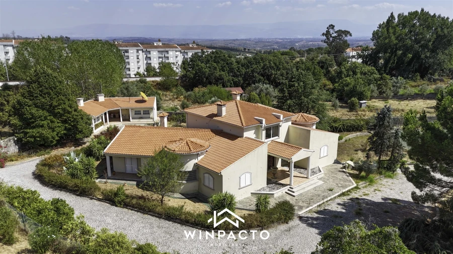 Moradia T4 para Venda em Nelas Foto 2