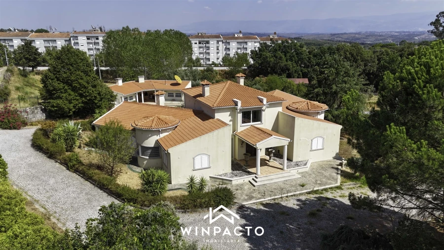 Moradia T4 para Venda em Nelas Foto 7