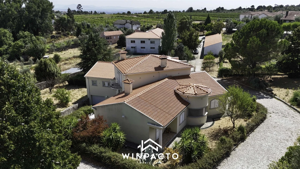 Moradia T4 para Venda em Nelas Foto 6